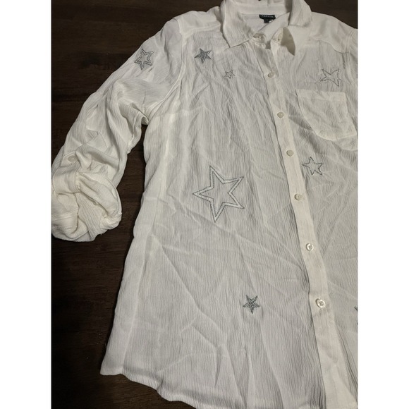 Torrid Shirt Womens Sz 1 Button Up Long Sleeve White Embroidered Stars Roll Tab - Picture 3 of 13
